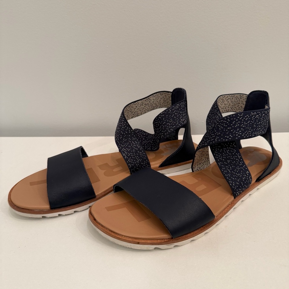 SOREL Ella II Navy Blue Dotted Strappy Sandals 8